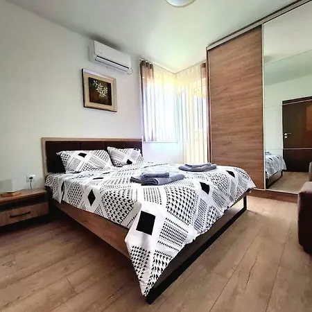 Elegance Estate - Free Parking Apartment