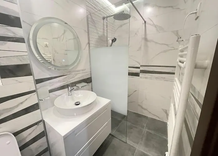 Elegance Estate - Free Parking Apartment